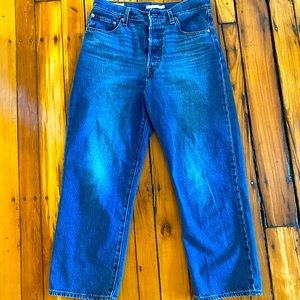 Levi’s ribcage straight jean sz 30 fits like a 31